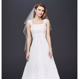 David’s Bridal NWT A line Chiffon Split Front Overlay Wedding Dress STYLE# V9010